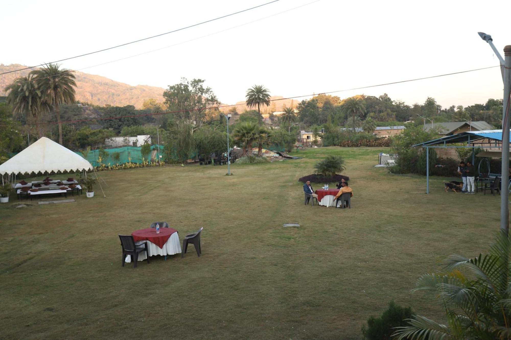 Far Out Field Resort Mount Abu Εξωτερικό φωτογραφία